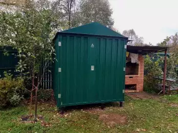 Компактный хозблок для садового инвентаря в ярком зеленом цвете в СНТ Надежда, Конаковский р-н, Тверская область