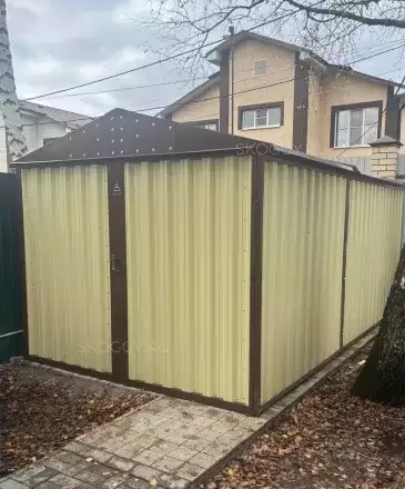 Хозблок для садового инвентаря и шин в комбинированной расцветке в дер. Фенино, г.о. Балашиха, МО